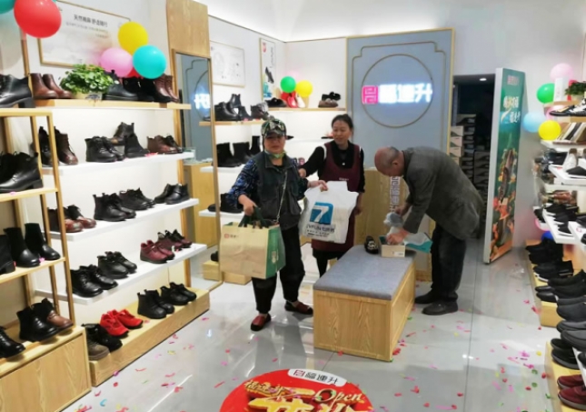 揭秘鞋服業擴張戰略：成功店主如何精準把握時機，再開新店？